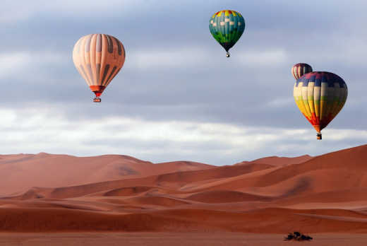 Offrez-vous une expérience unique pendant votre voyage en Namibie et survolant le désert du Namib en Montgolfière.
