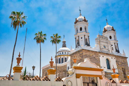 Tlaquepaque malerischen Kirchen während einer Hauptreisezeit