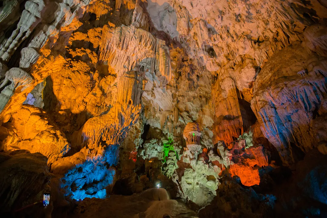 Vietnam, Halong-Bucht Die Höhle innen Halong-Bucht, Vietnam