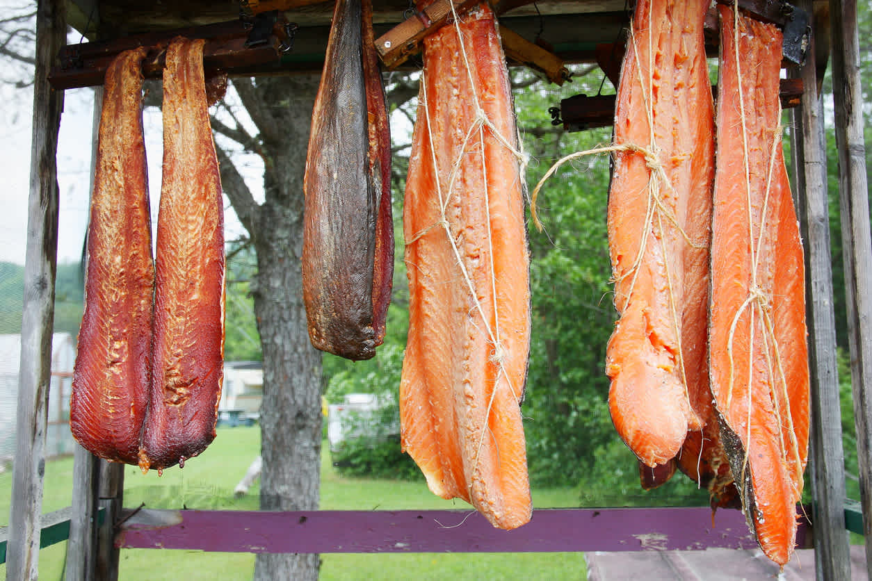 Probieren Sie während Ihrer Yukon-Reise die vielen frischen lokalen Produkte, wie z.B. Fisch.