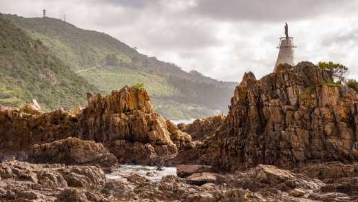 Africa, South Africa,  Knysna, lighthouse on the ocean cliffs.