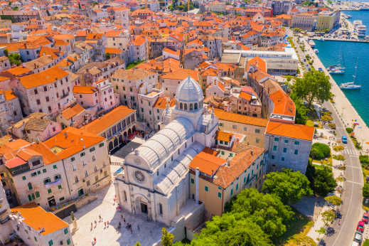 Die Luftaufnahme der Altstadt von Šibenik, Kroatien
