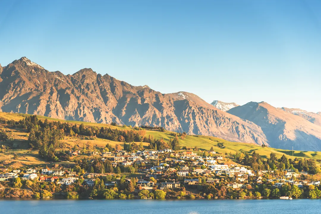 Neuseeland, Südinsel, Queenstown Blick auf Queenstown und den Lake Wakatipu, Südinsel, Neuseeland.