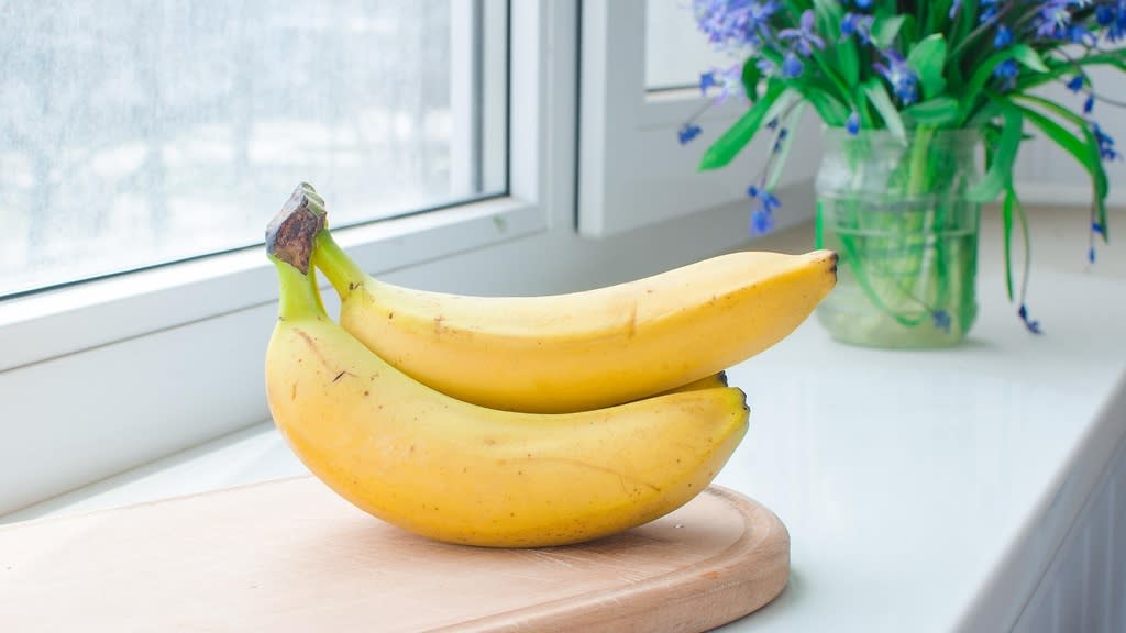 What to eat before and after a workout? - banan