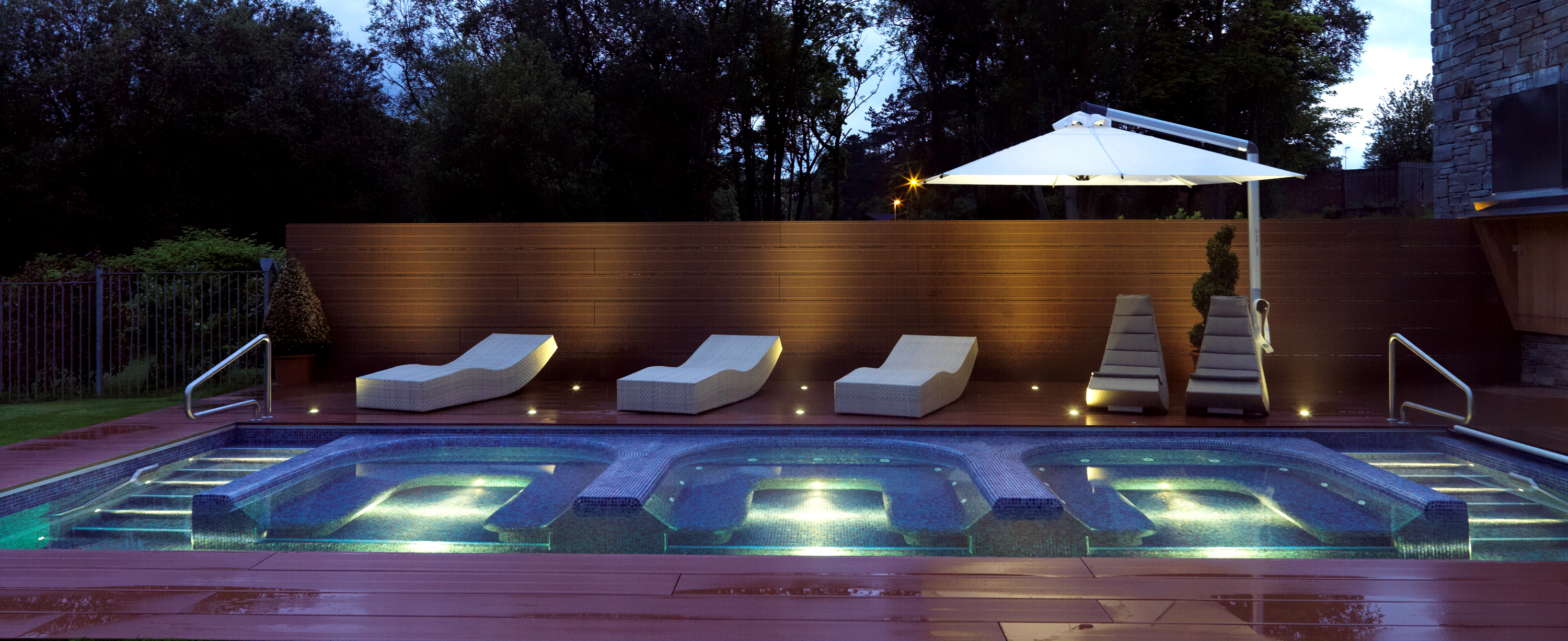 Outdoor Jacuzzi Pool