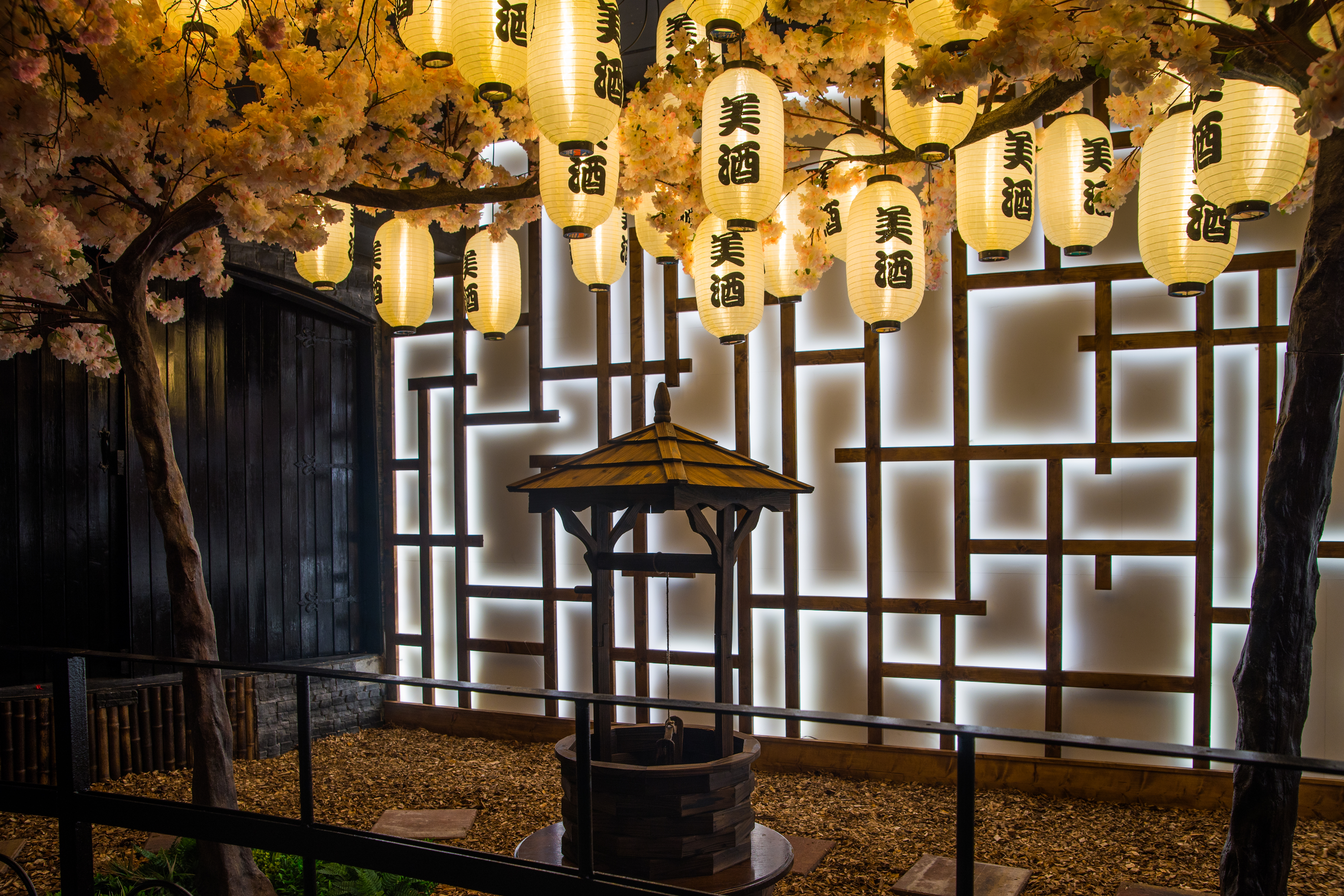 Holyrood Hotel   Lanterns