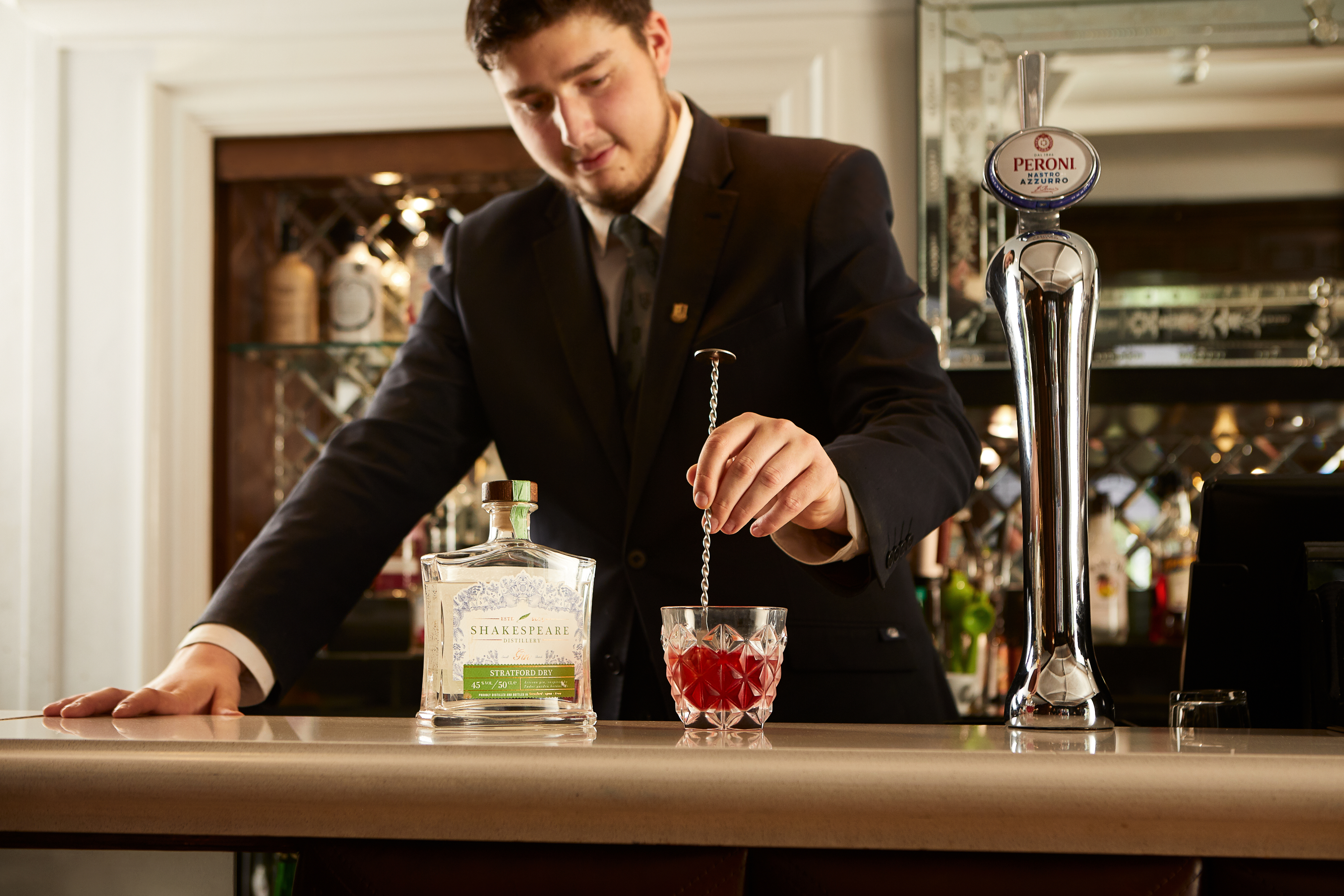 Mdh Alveston Manor Drinks Matt Making Negroni Shakespeare Gin