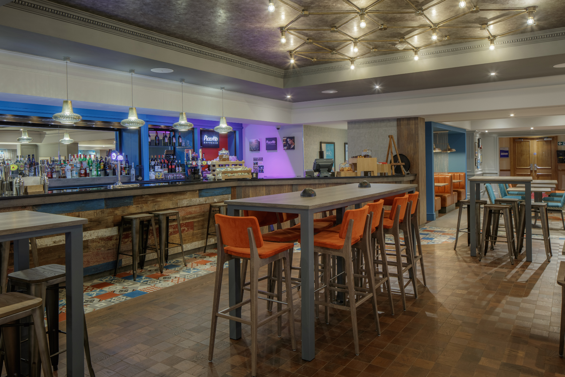 Hilton East Midlands Airport   Bar