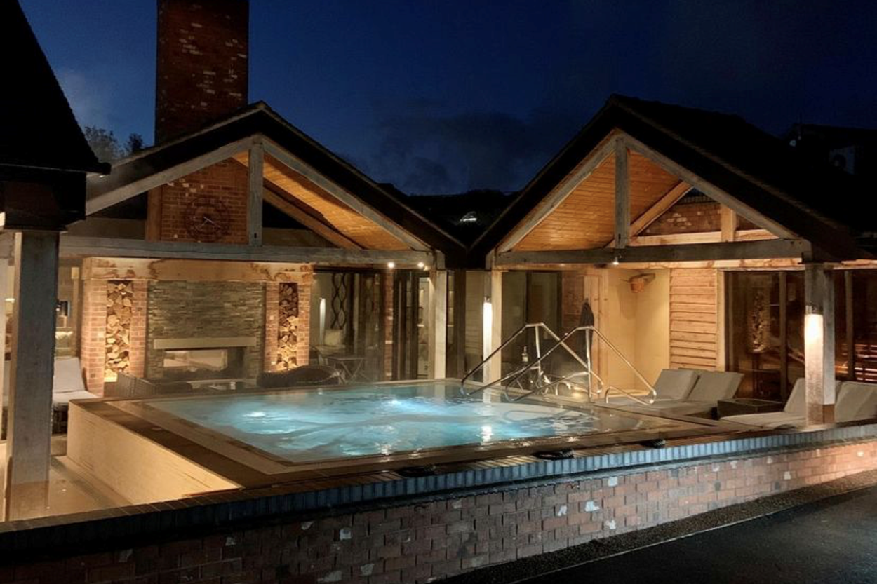 Moddershall Oaks   Oustide