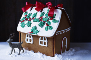 Recipe: how to make a gingerbread holly roof house