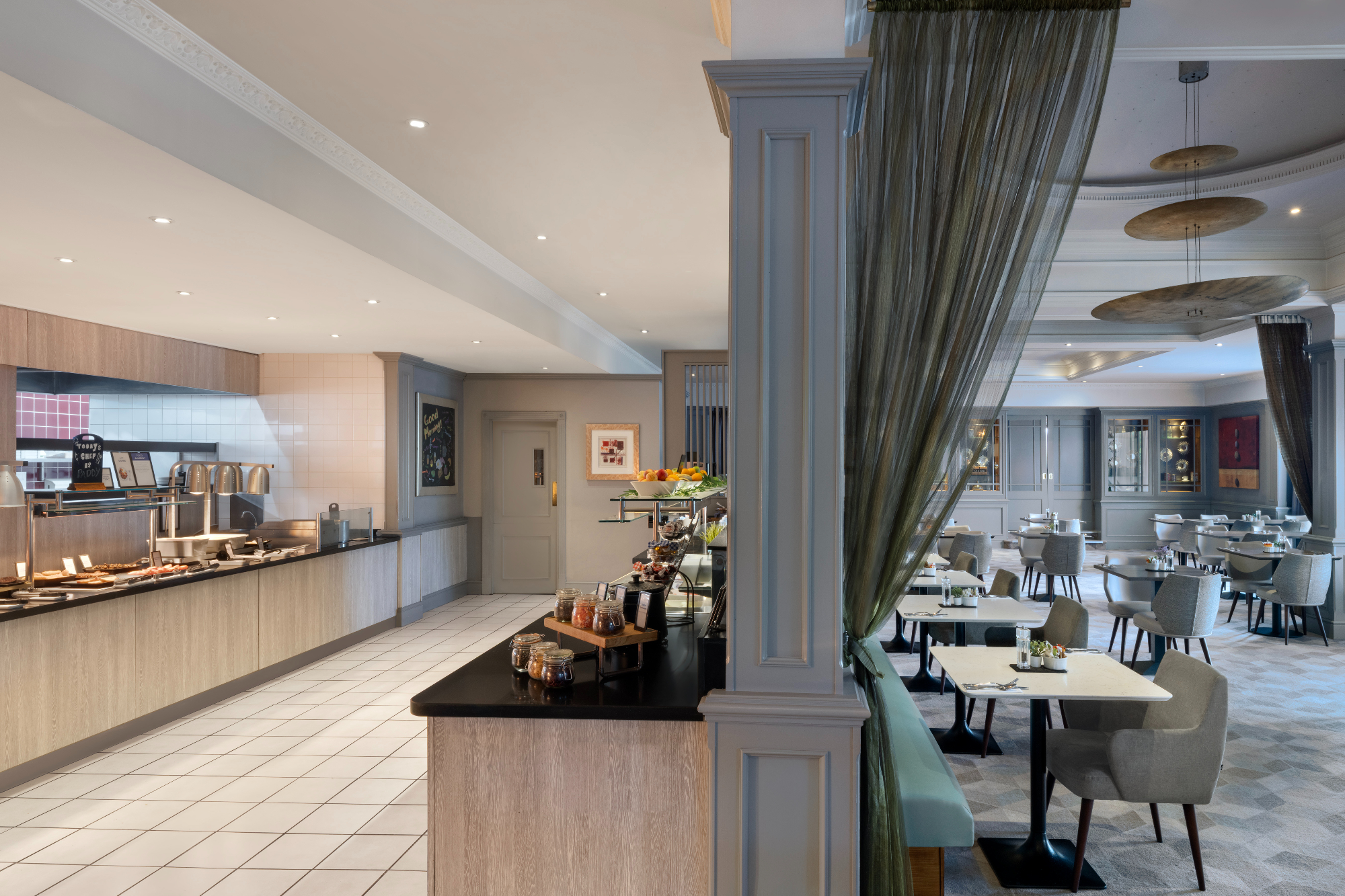 Breakfast Buffet & Seating2