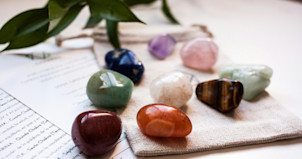 Birthstones, crystals and chakra healing 