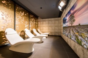 What are the options for a touchless spa treatment?