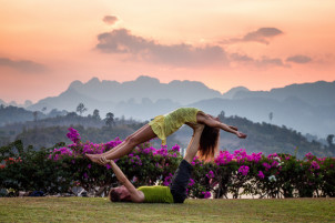 What is acroyoga and what are the benefits?