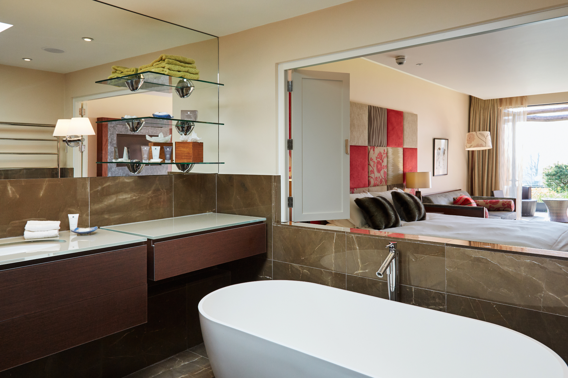 Ockenden Manor   Suite Bathroom