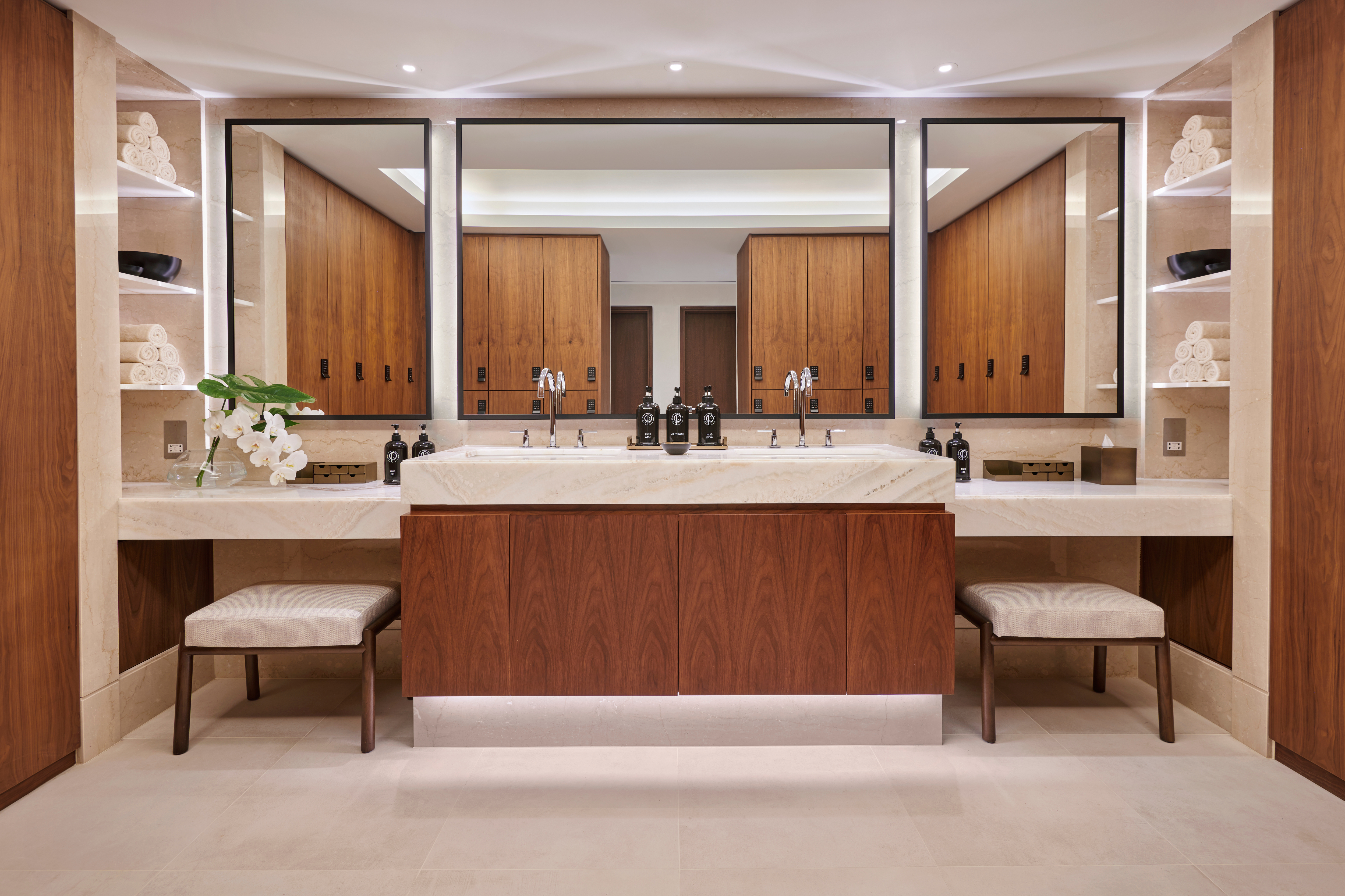 Jumeirah Carlton Towers   Changing Room