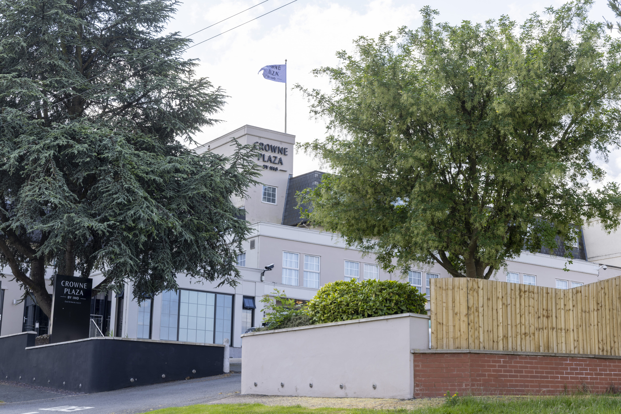 Crowne Plaza East Midland Airport   Exterior