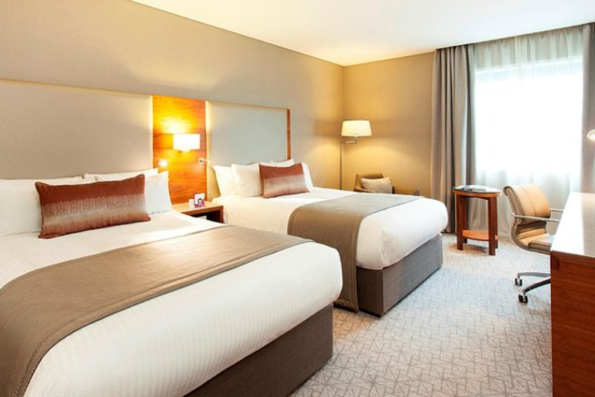 Crowne Plaza Docklands 1618   Bedroom 2043x1363