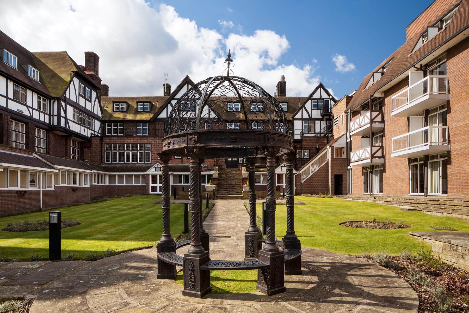 Mercure Leeds Parkway Hotel 8