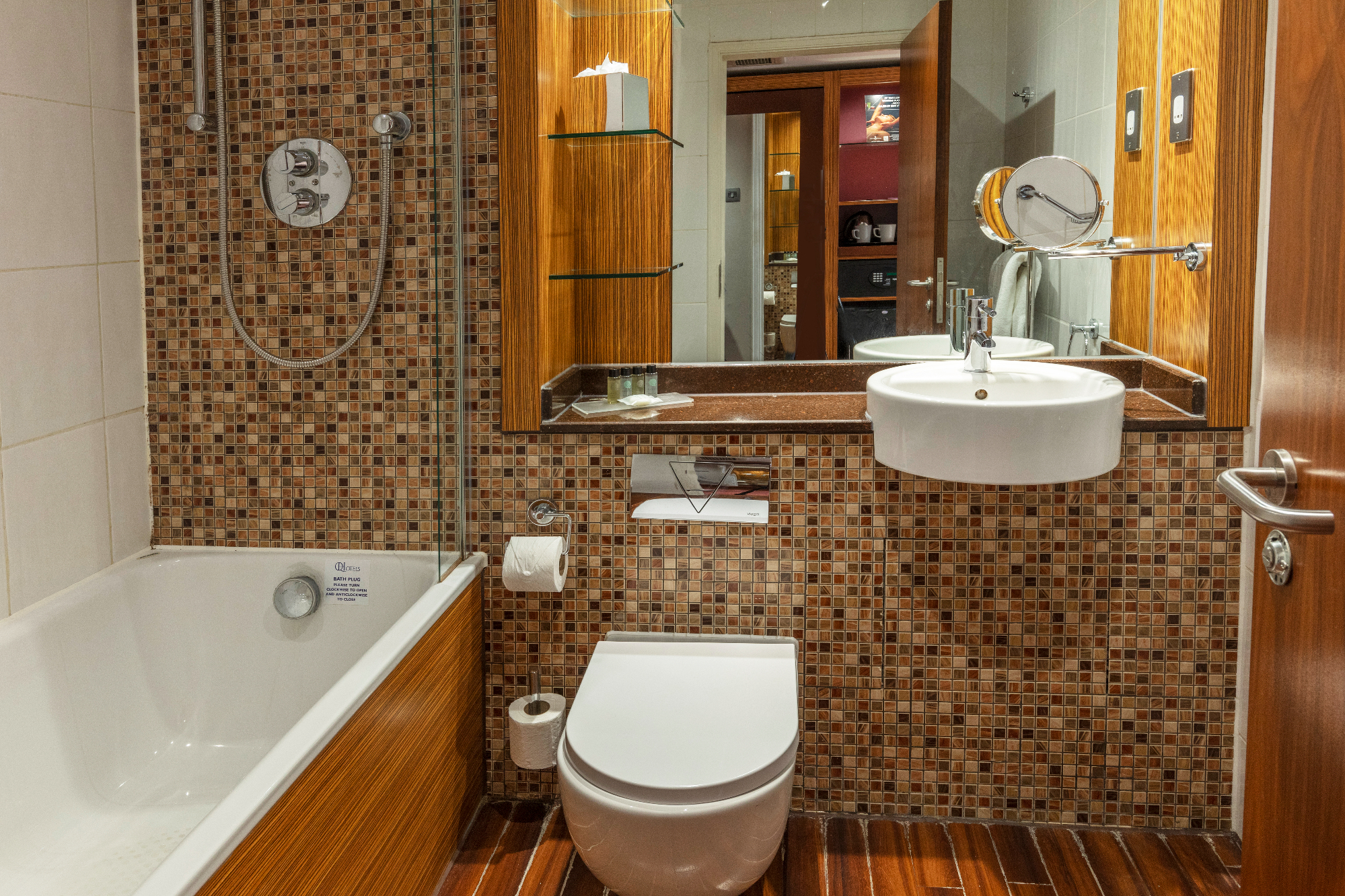 Ashford International Deluxe Room Top Floor 215 1