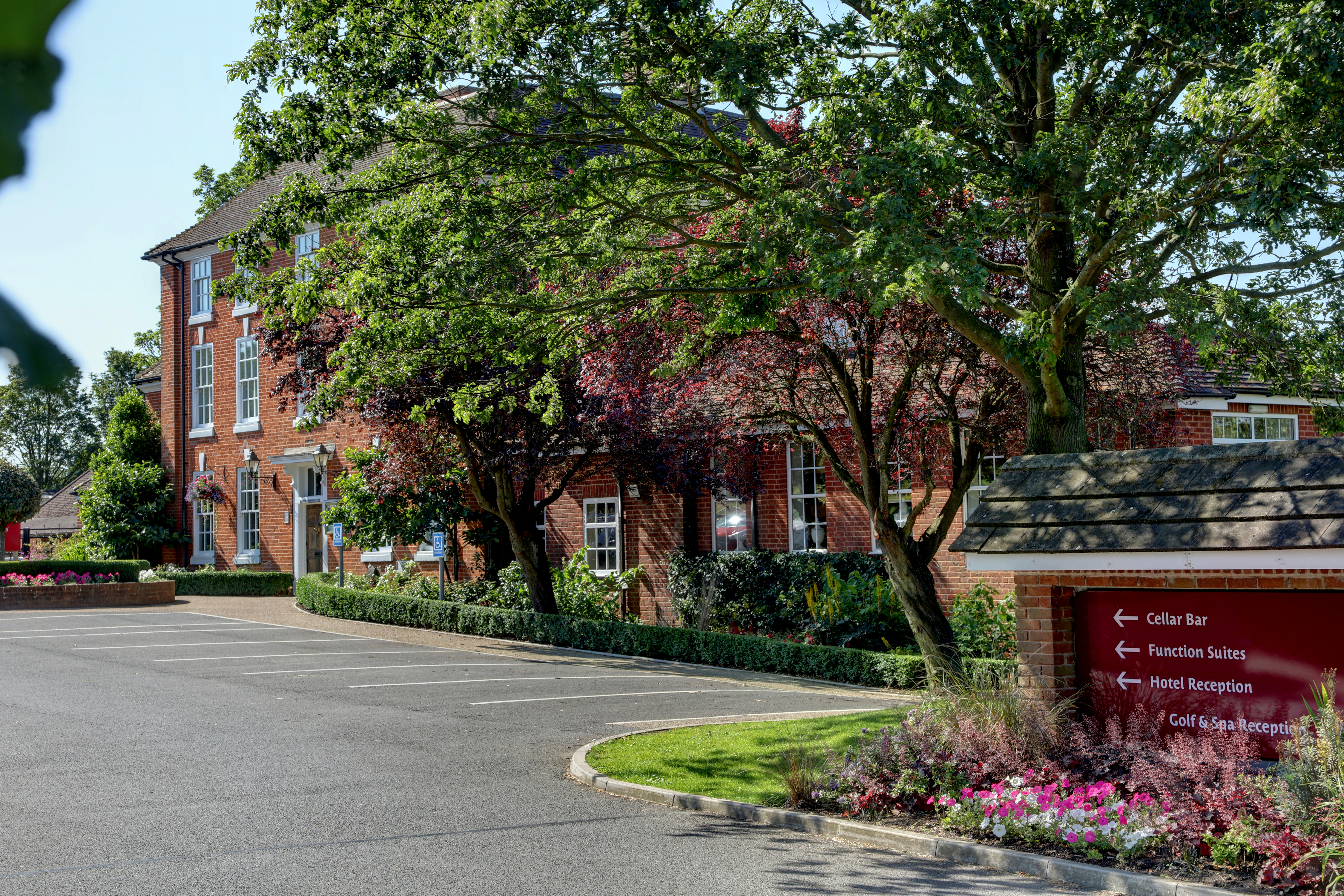 Best Western Windmill Village   Entrance