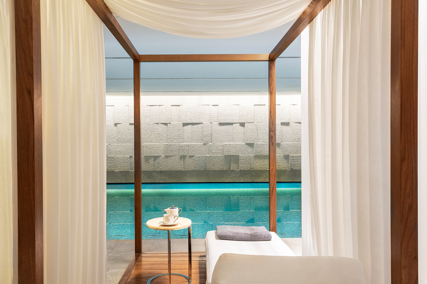 Bvlgari Hotel London Poolside Cabana 4 L