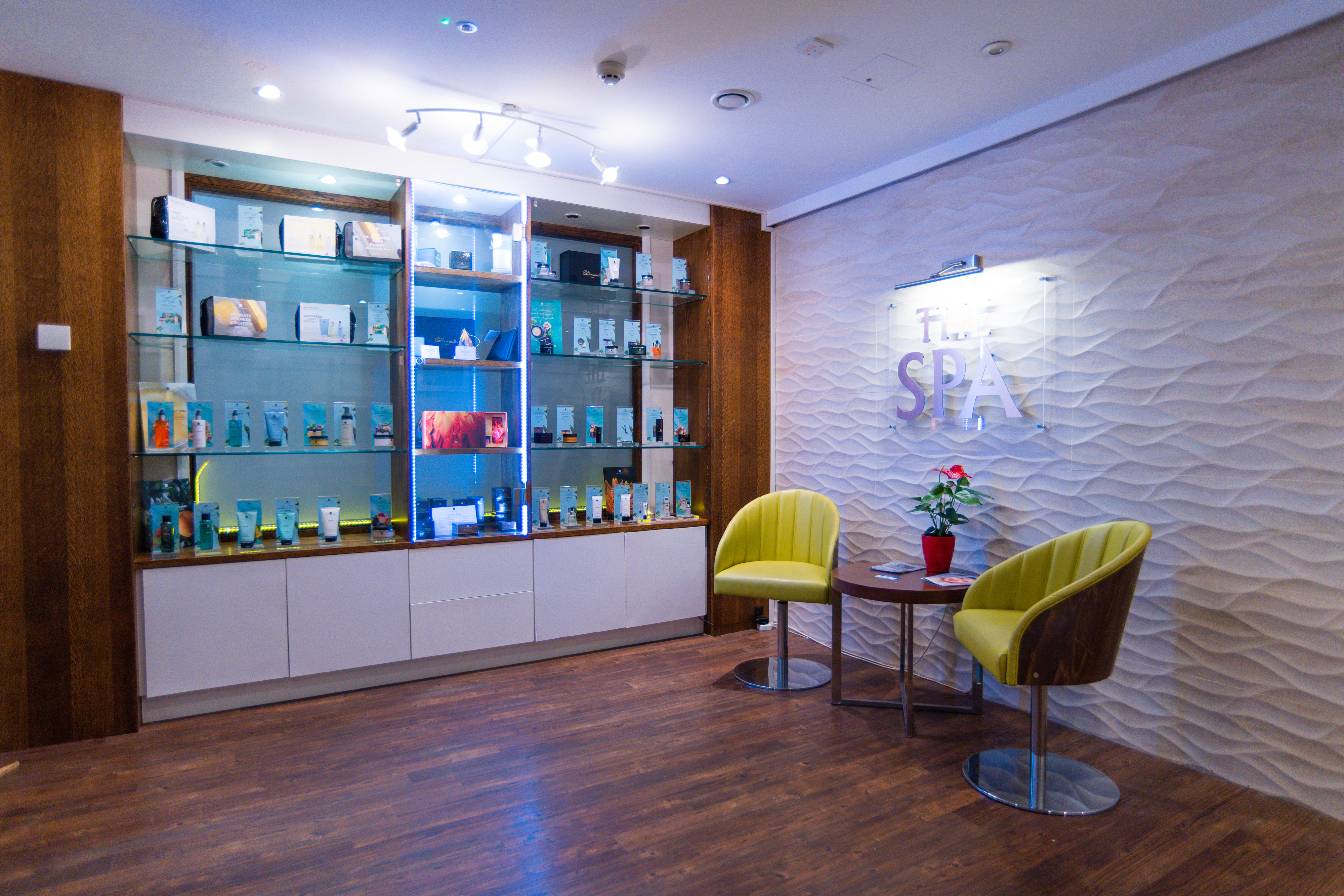 Best Western Dartmouth   Spa Sign