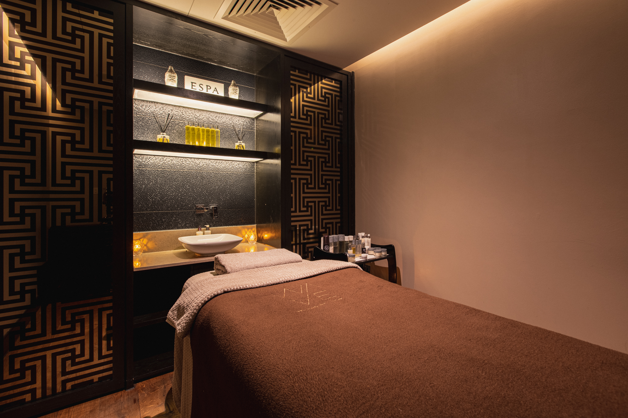 Wave Spa And Wellness At Crowne Plaza Gerrards Cross, Beaconsfield, Buckinghamshire (Slide 3)