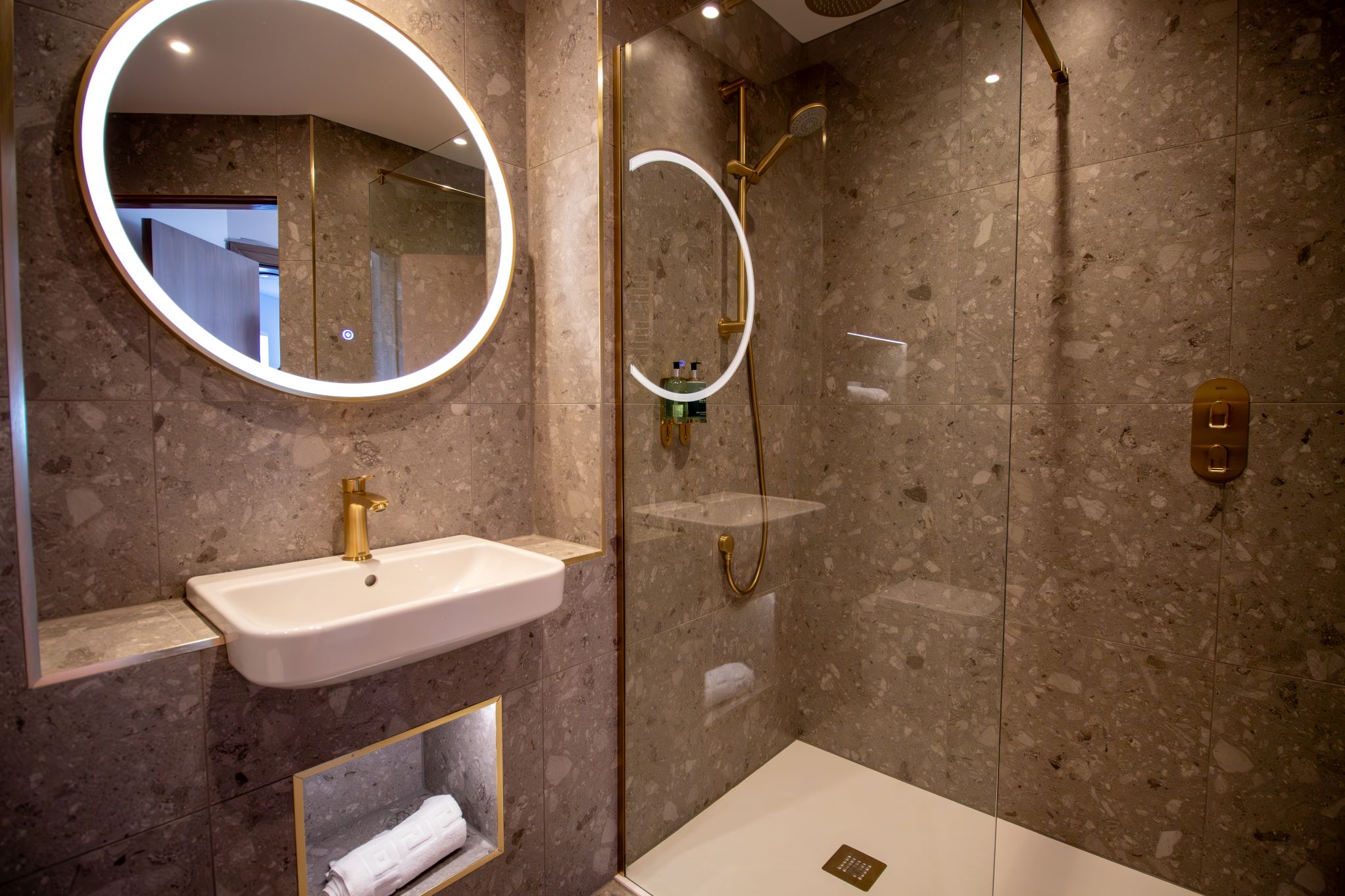 The Waterside Hotel & Spa   Superior Sea View (Bathroom)