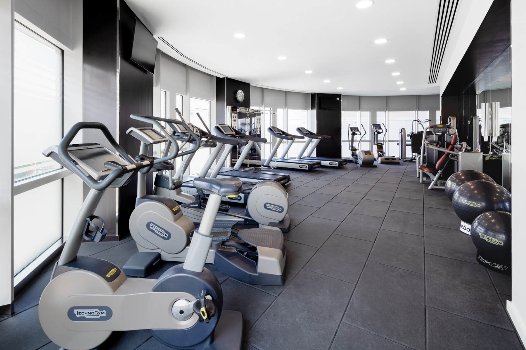 Radisson Blu Edwardian New Providence Wharf, London 8