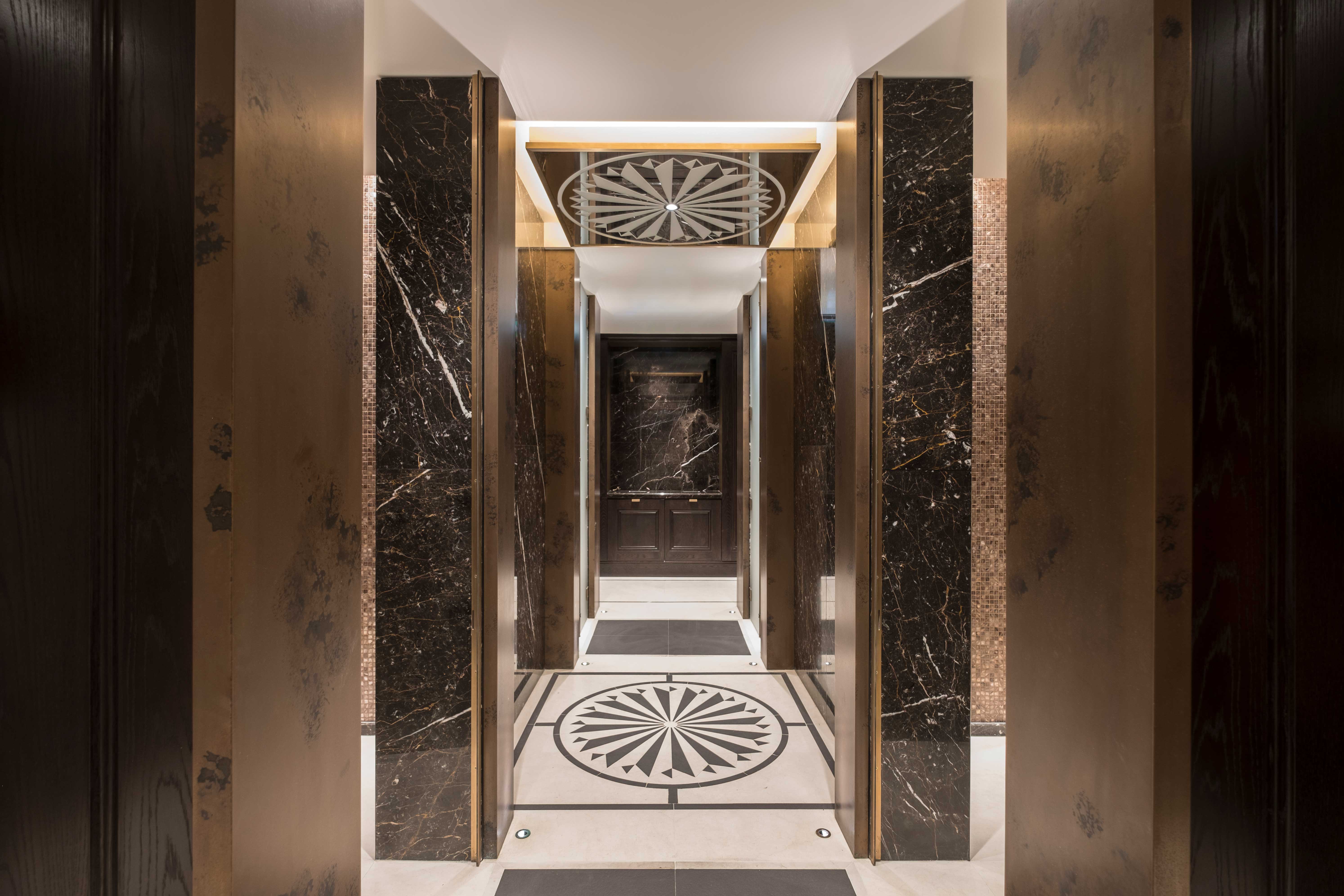 The Lanesborough   Mens Showers