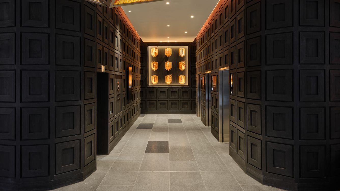 Wh Ediwh Lobby Unicorn Wall 14942 Wide Hor