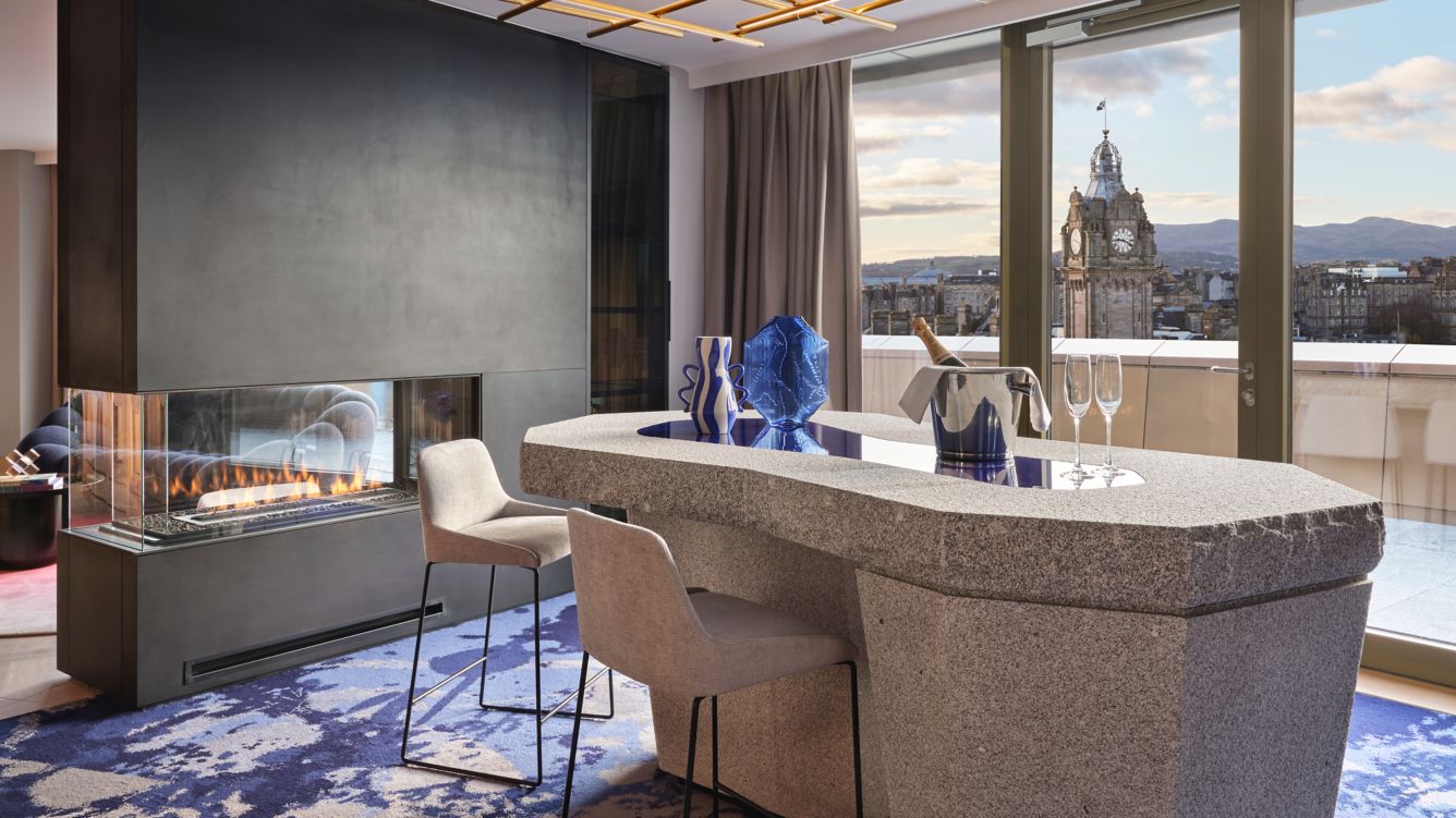 Wh Ediwh E Wow Suite Bar  33473 Wide Hor