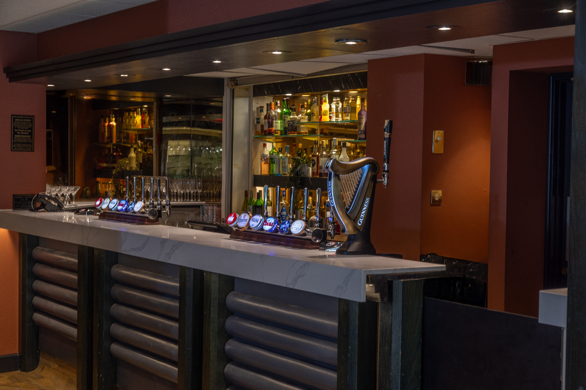 132 Q Hampshire Court Bar R ES Taurant 3