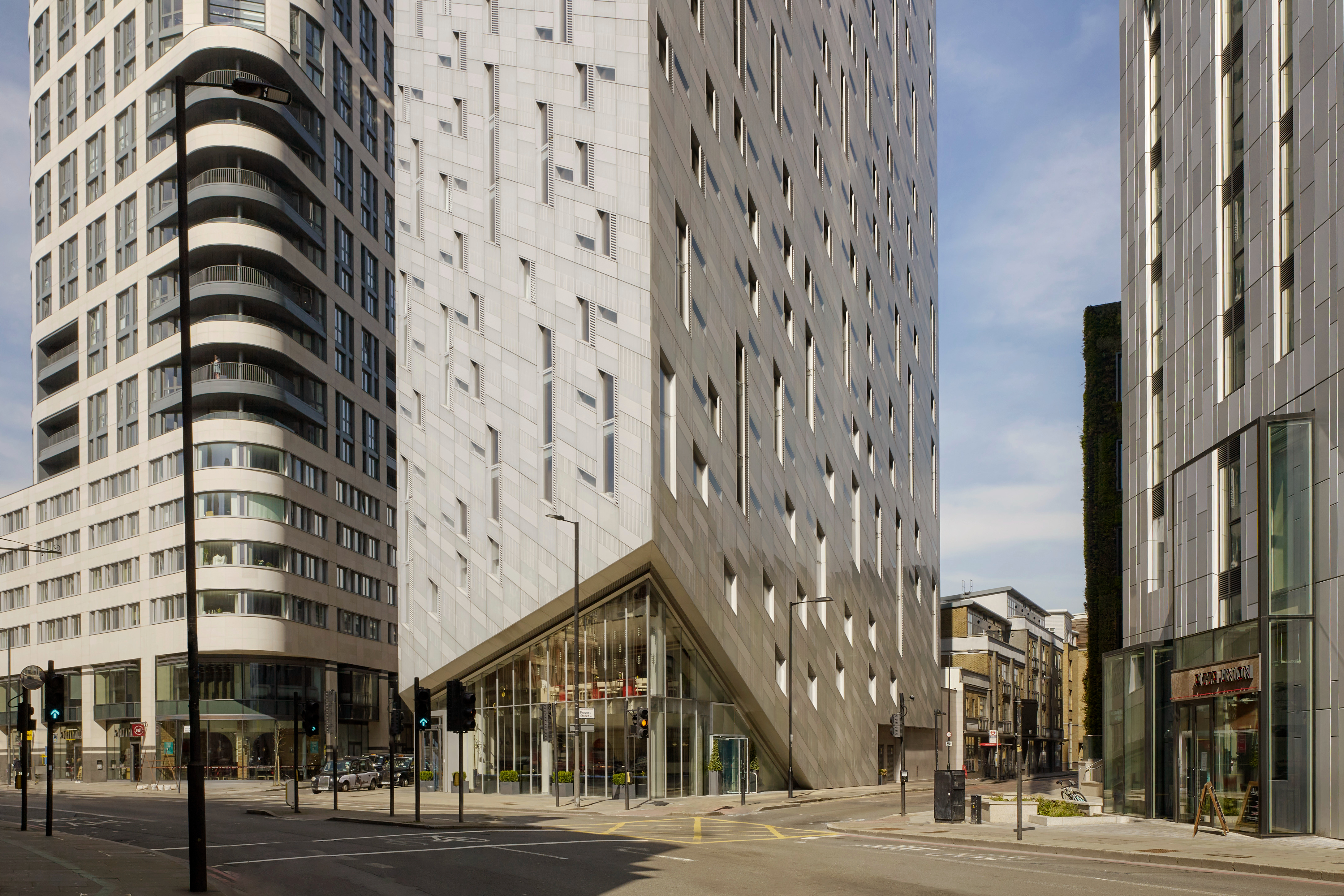 10 Bokeh By Montcalm East