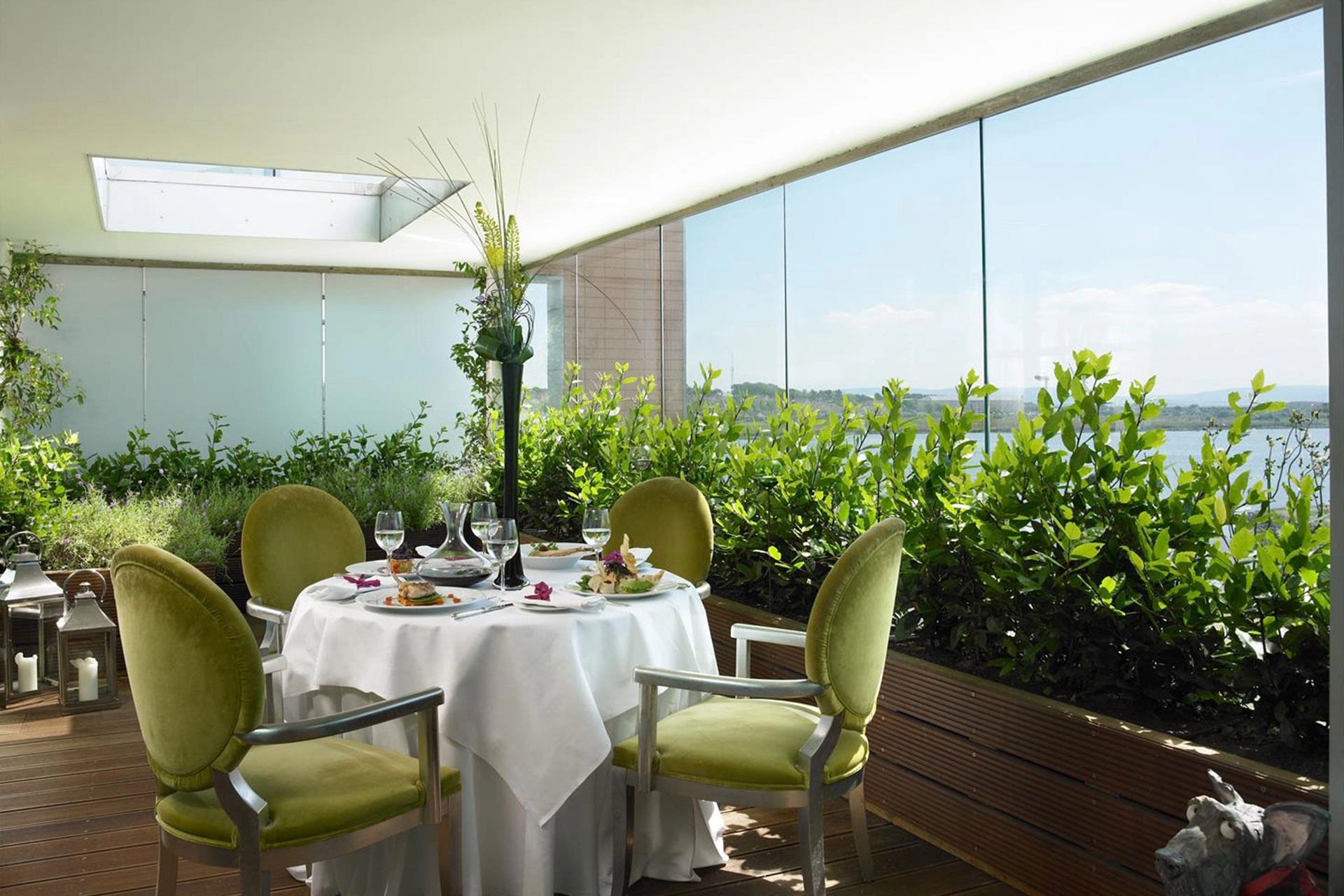 Linda Evabgelista Outdoor Area Gallery 01