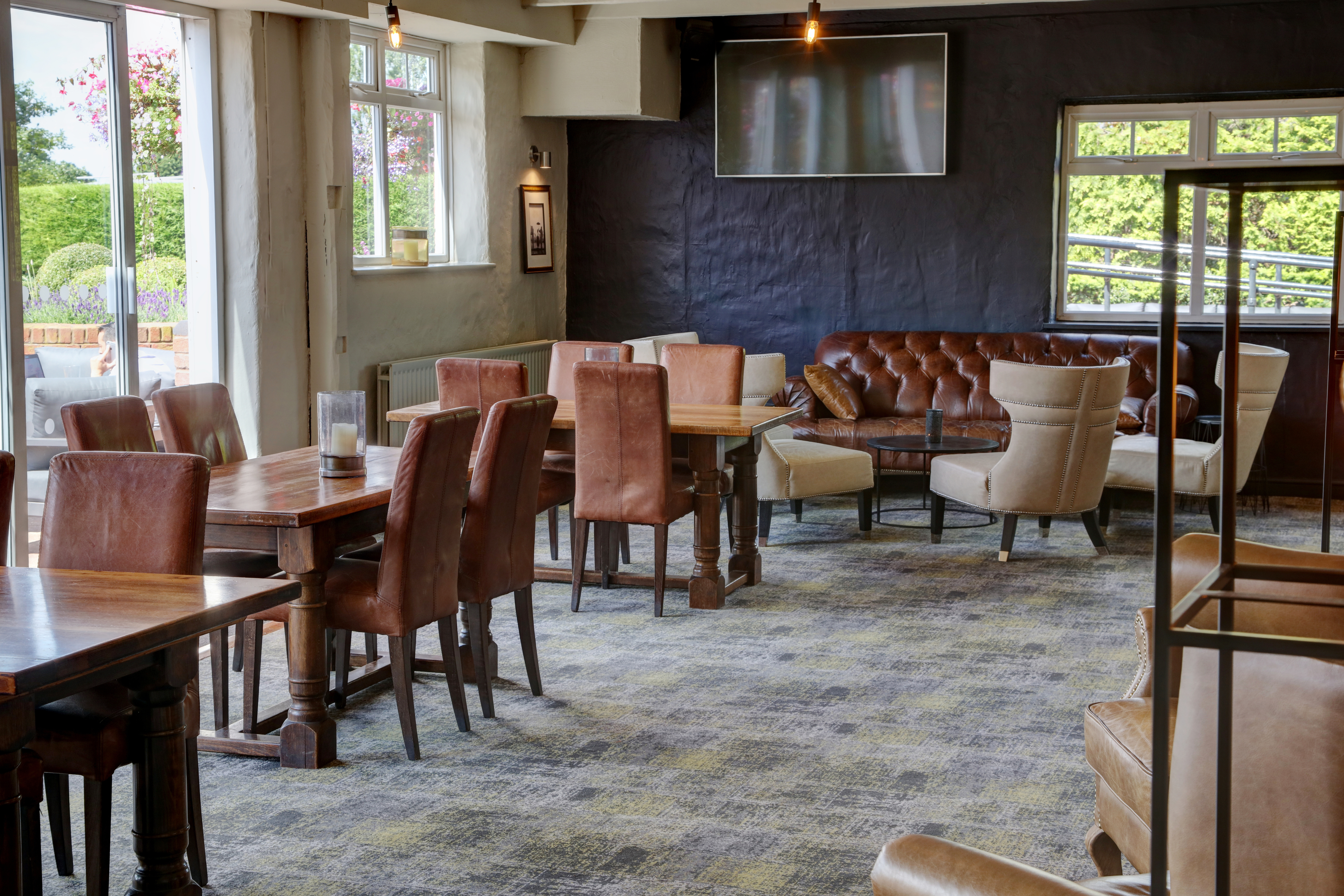 Best Western Windmill Village   Bar