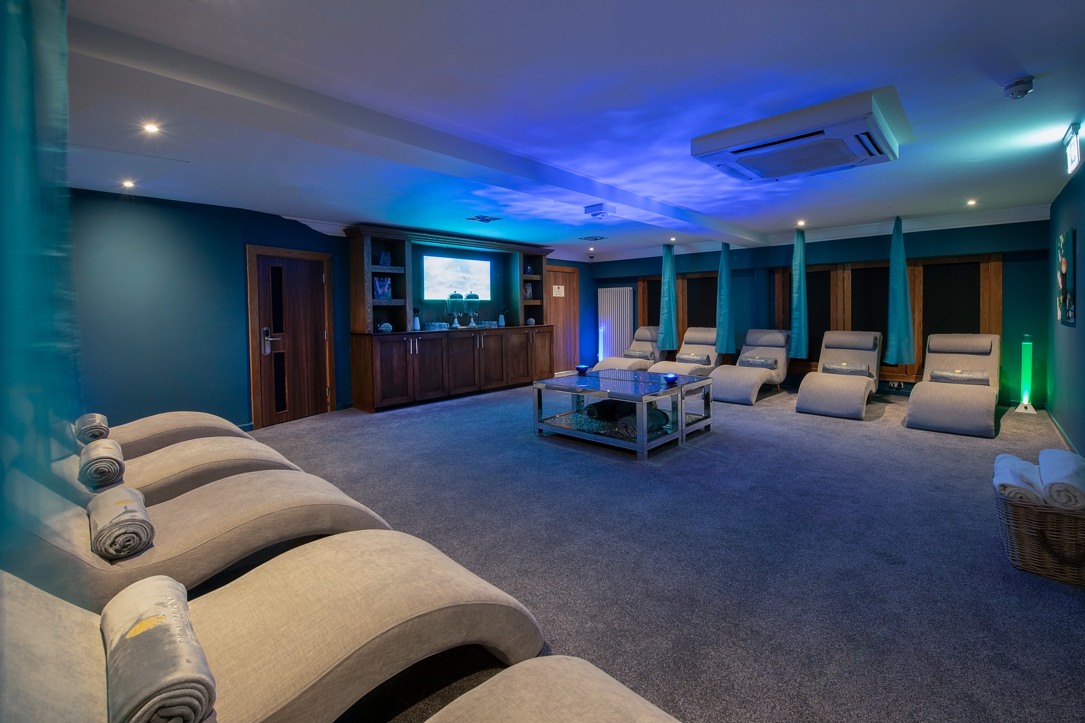 Old Thorns   Relax Room 3