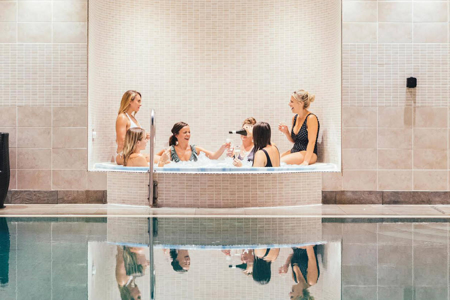 Fistral Beach Group Jacuzzi Hero