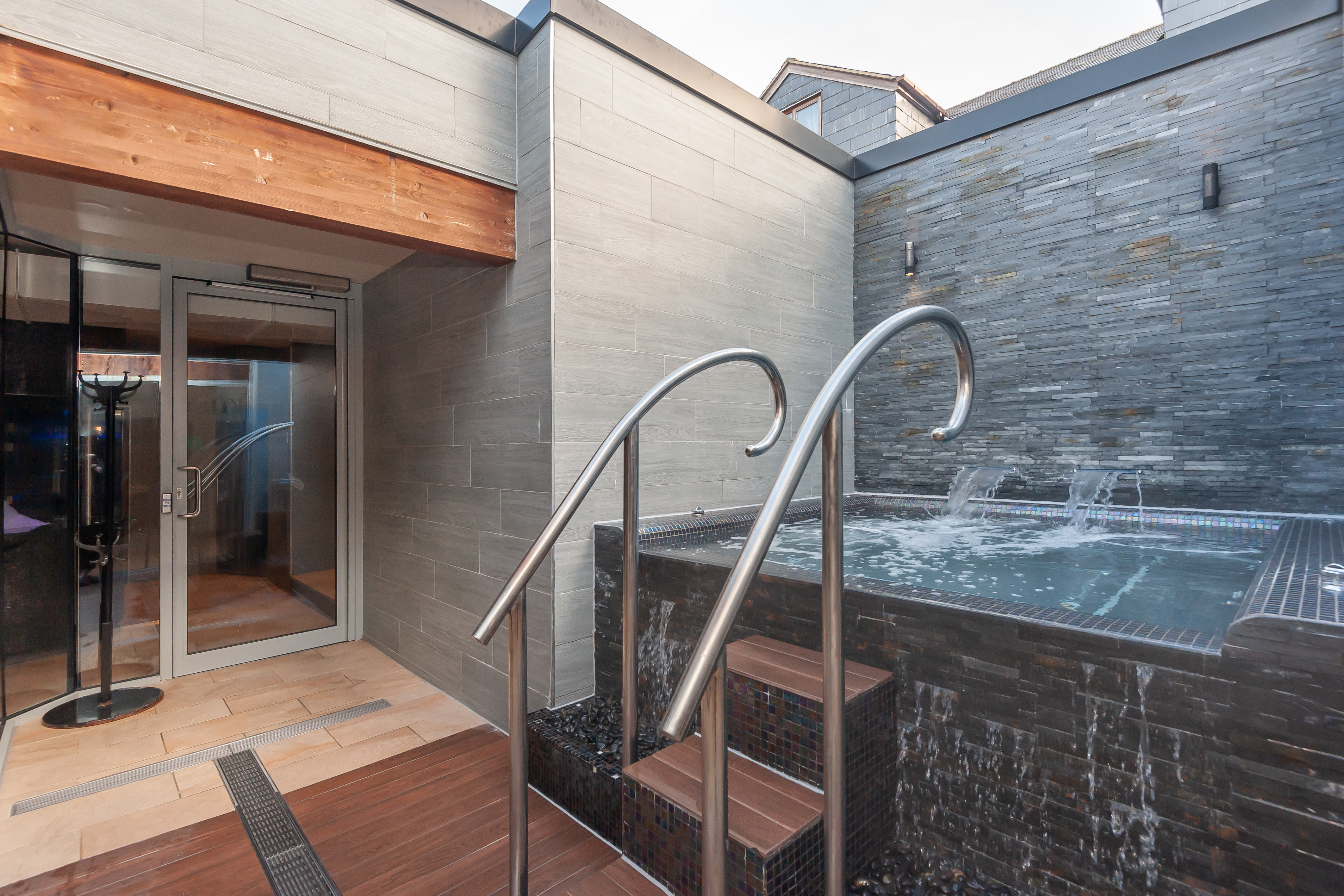 Gomersal   Facilities