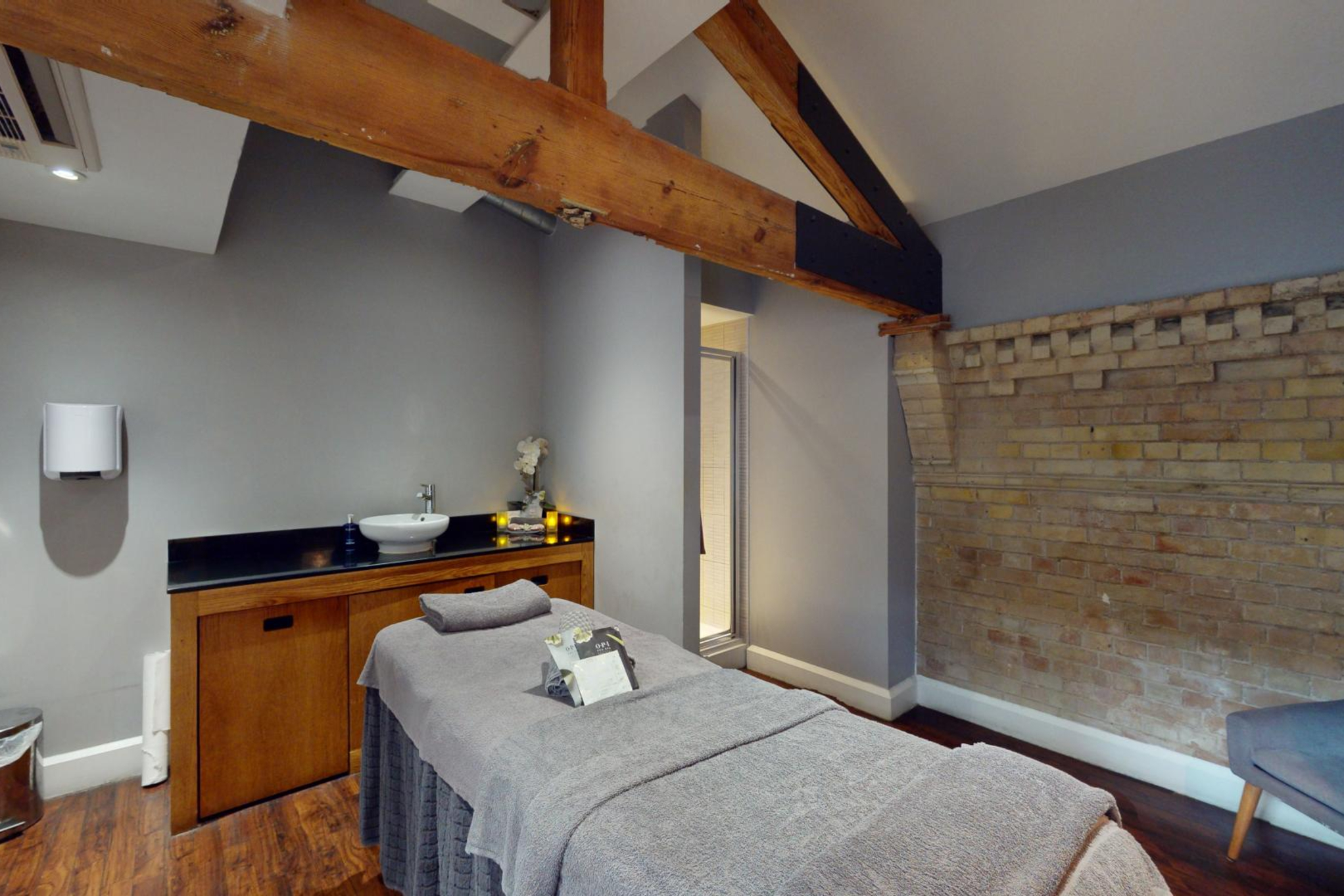 Singletreatmentroom1