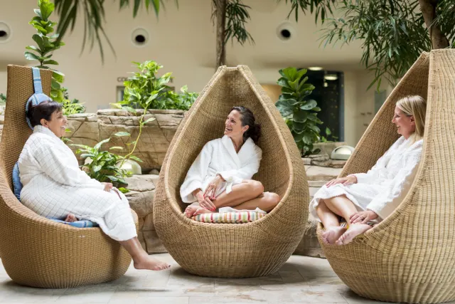 3 Ladies Chatting In Wicker Pods (1)