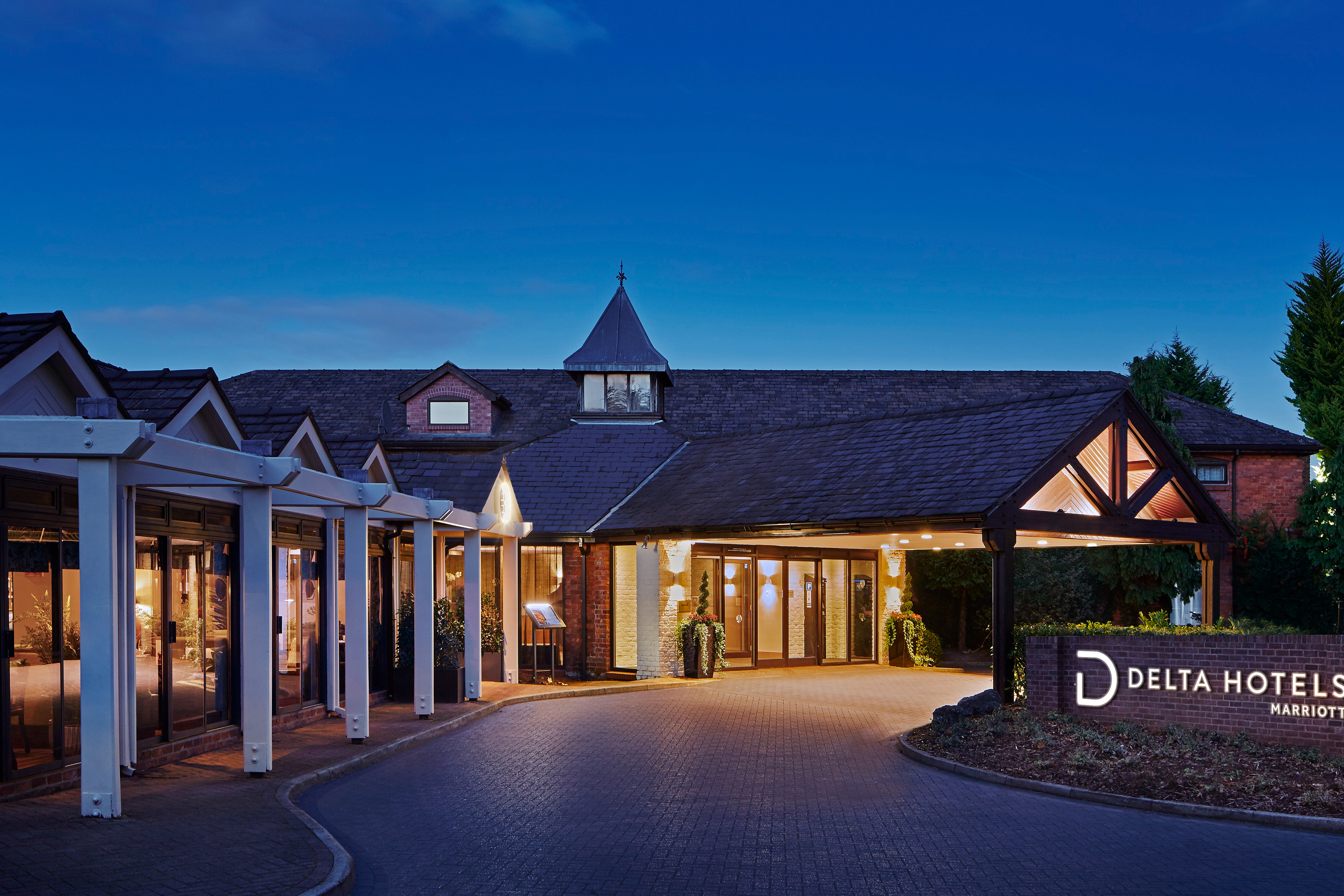 Marriot Manchester Airport   Exterior