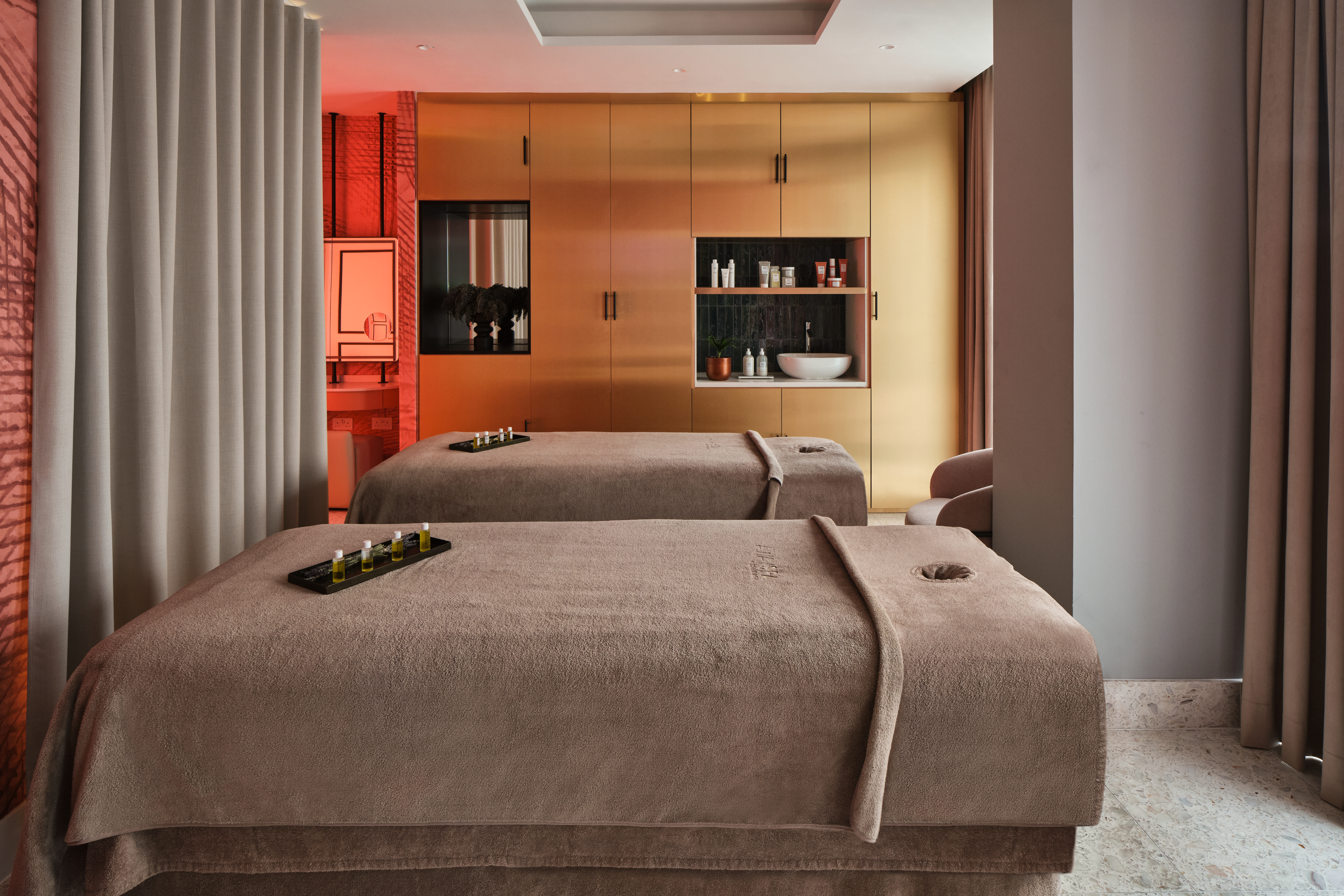 Who Ediwh Awayspa Duo Treatment Room