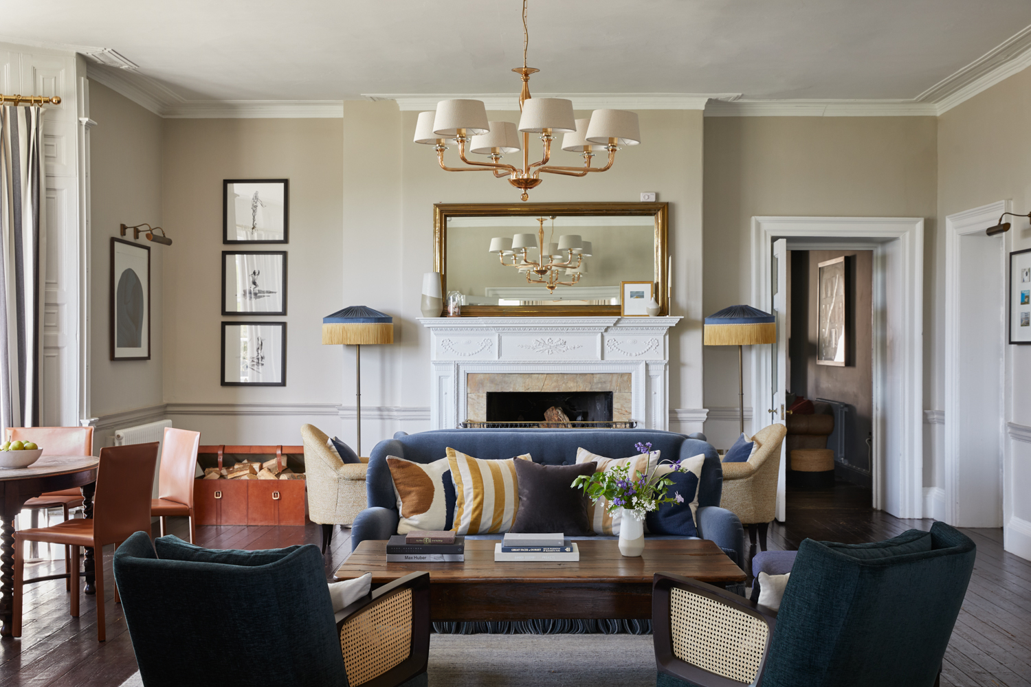 Moonfleet Manor   Lounge 1