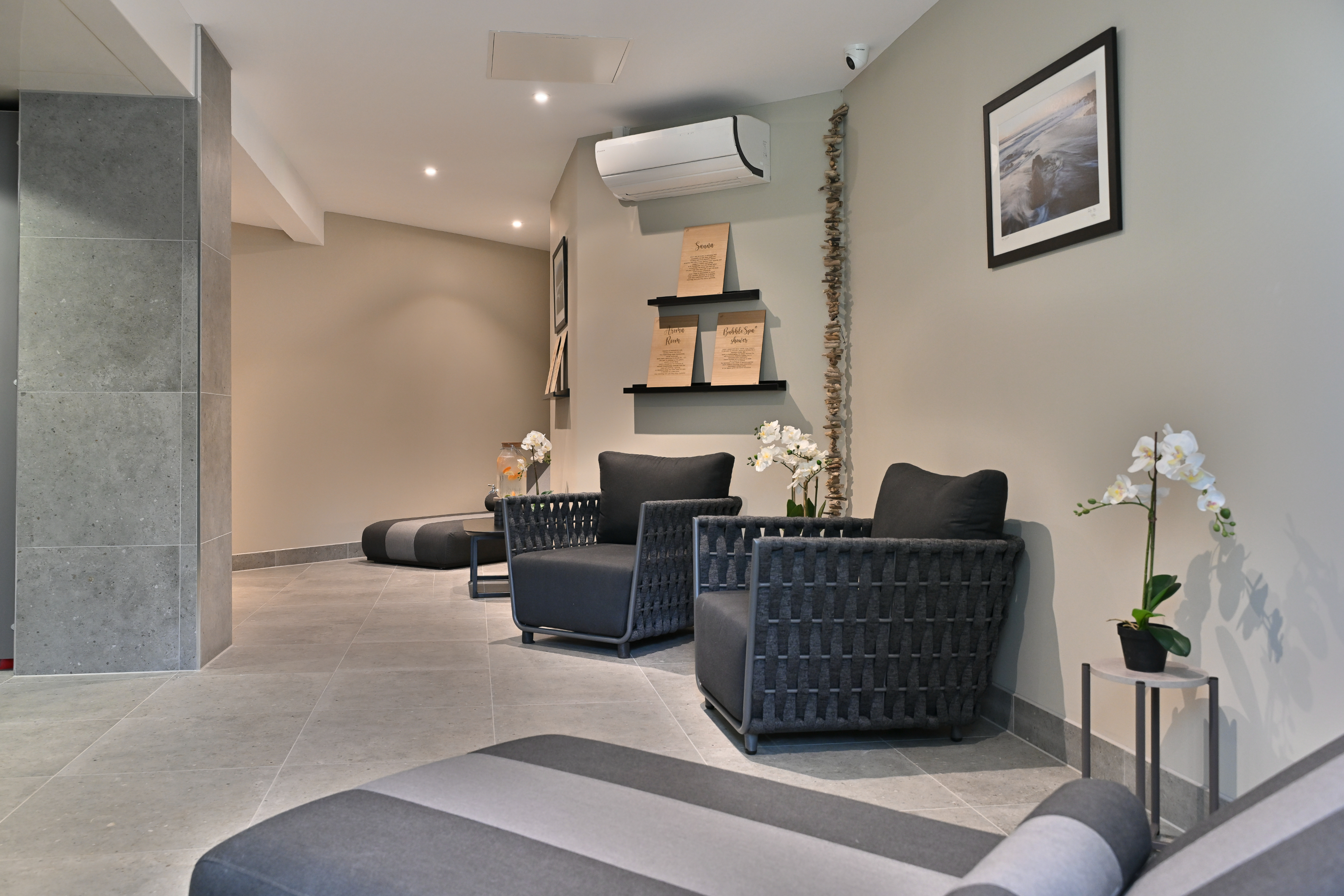 Hilton Northampton 1739   Relaxation Area