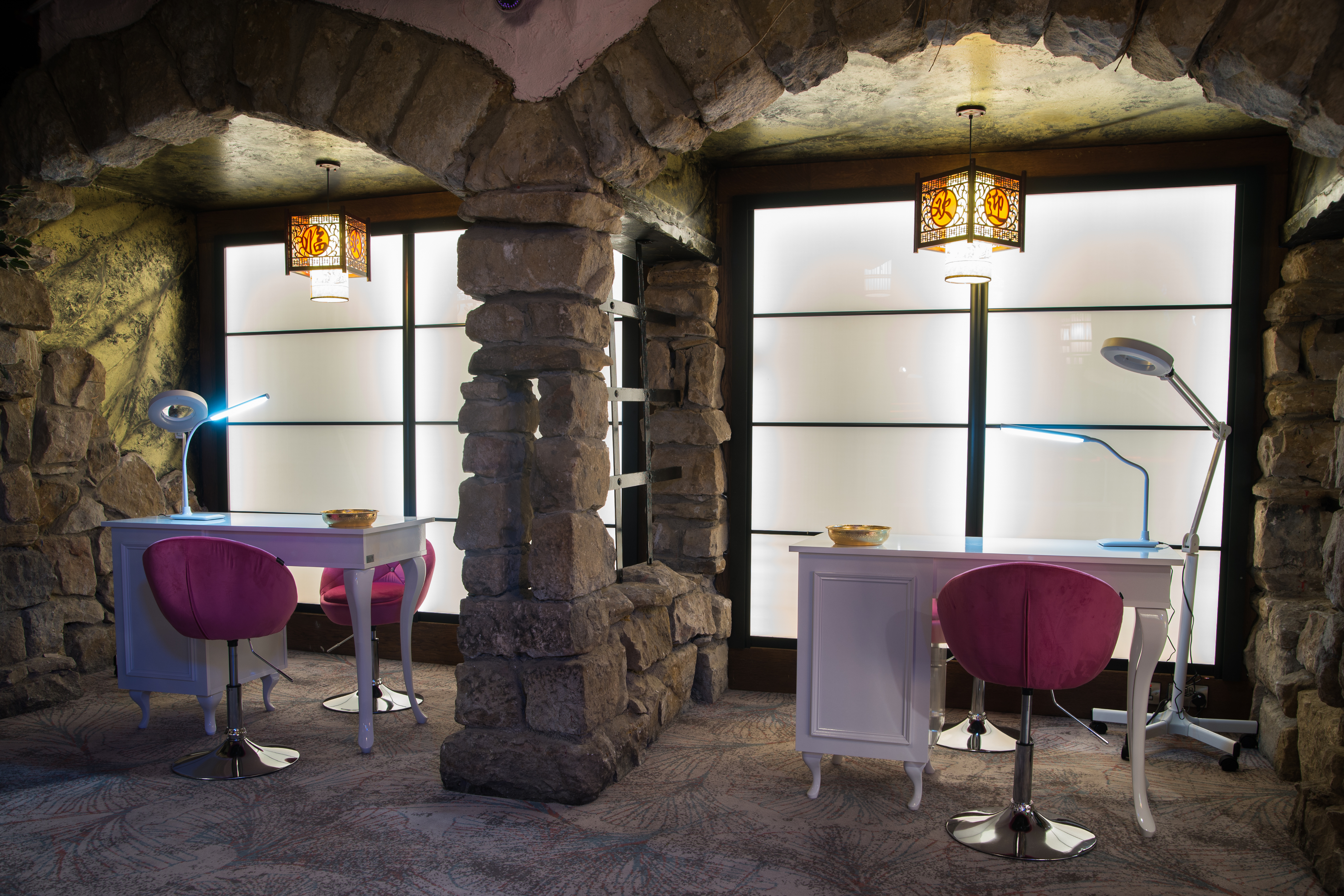 Holyrood   Maicure Stations