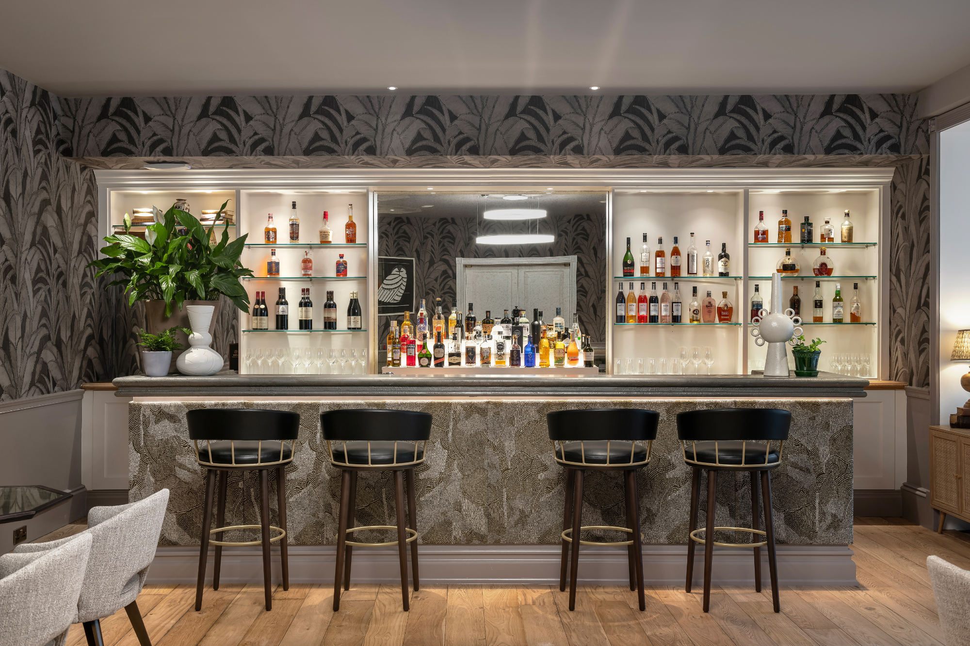 Royal Crescent   Montagu S Mews Bar