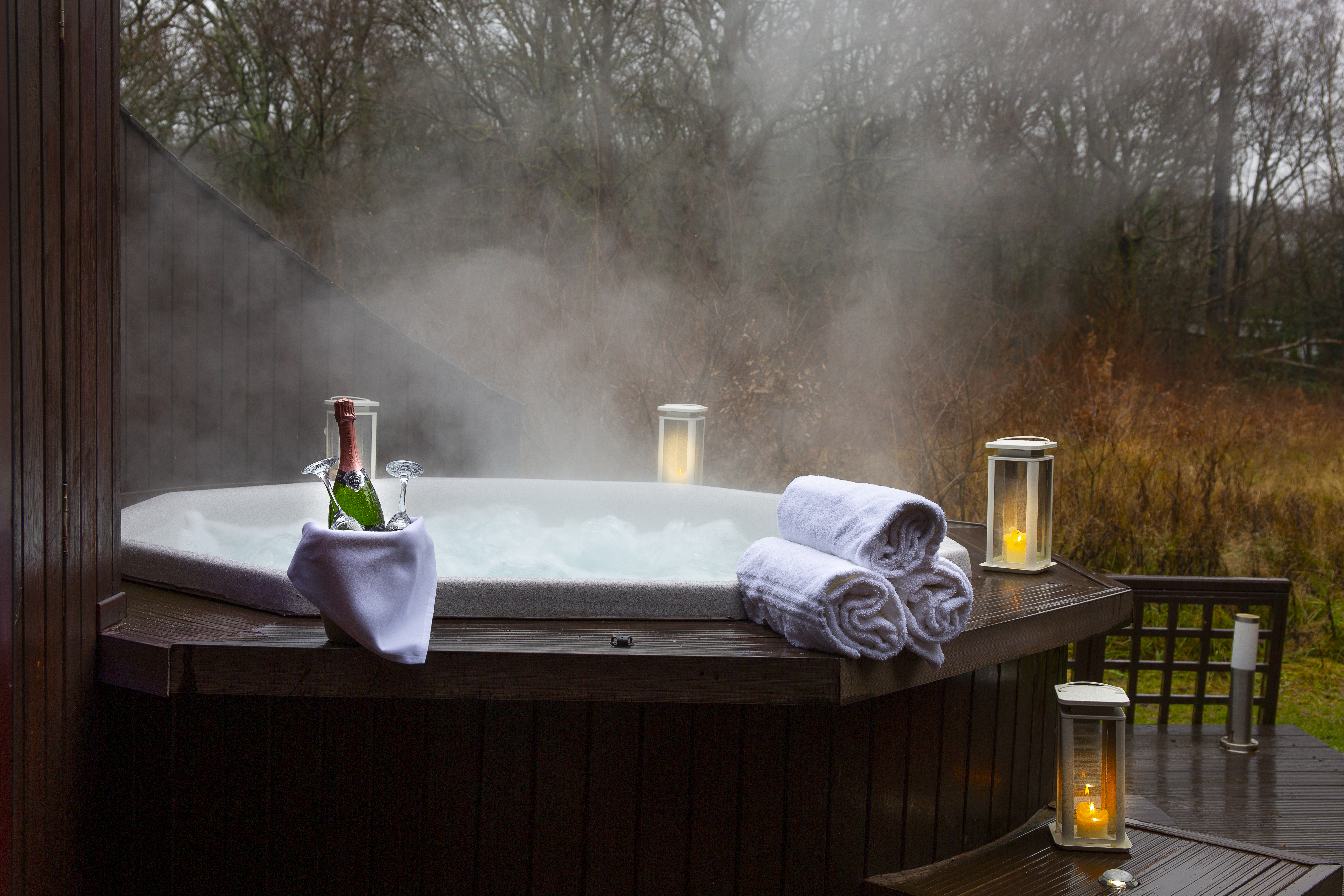 The Solent Outside Steamy Hot Tub Champagne Autumn Winter (1)