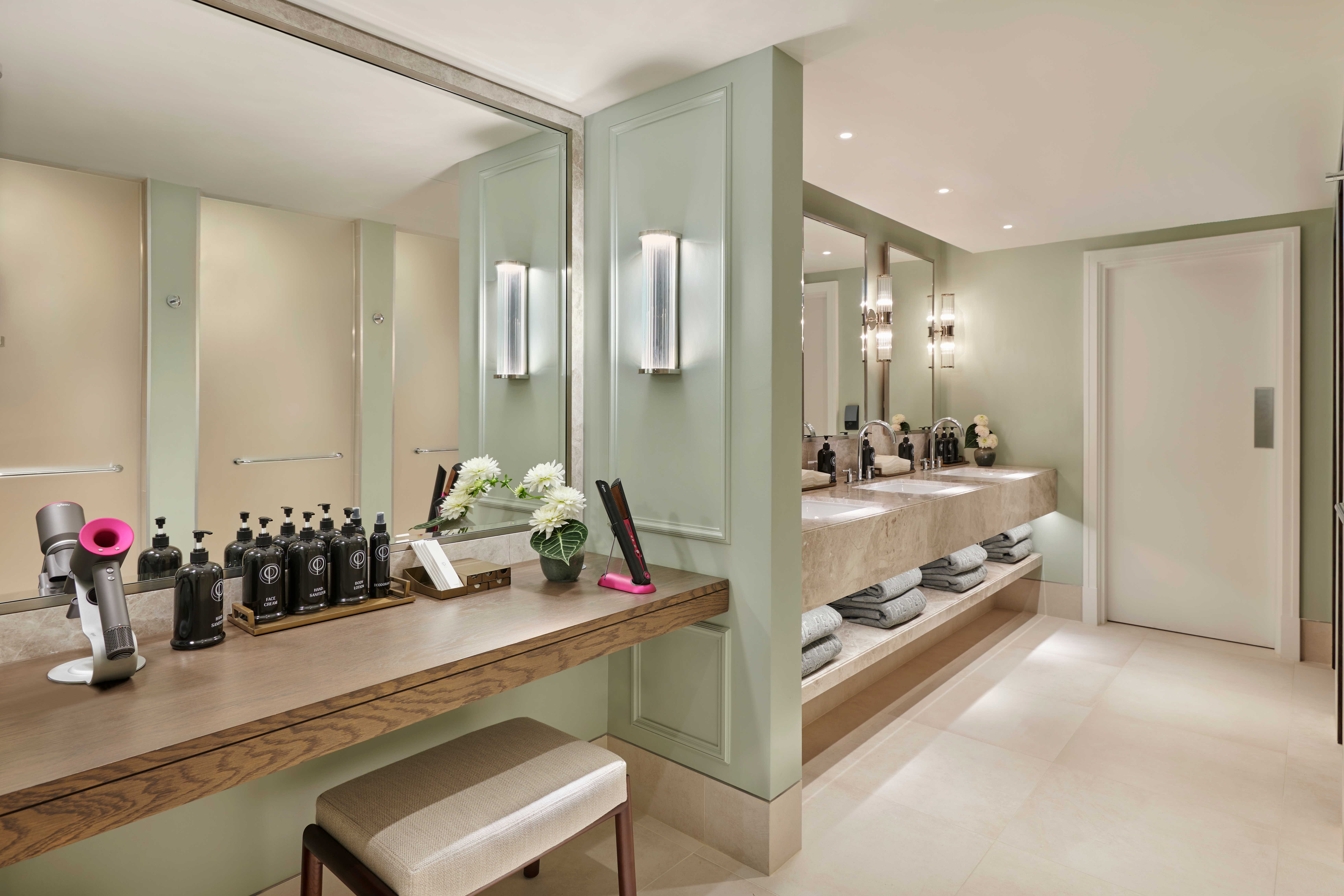 Jumeirah Carlton Towers   Female Changing Room 2